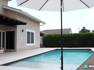 Crystal Taylor Has a Poolside Pick-up