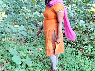 Desi Wife Outdoor Fuck with Young Boyfriend - Public Se...