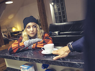 Blonde hottie Amaris gets eaten out and screwed by long...