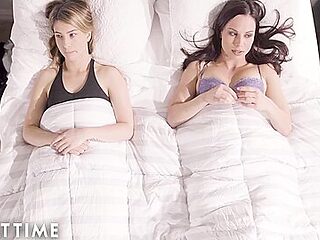 Teenage 18+ Lesbian: Kendra &amp; Kristen- Pussy Eating