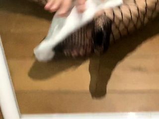 Amateur hottie solo masturbation