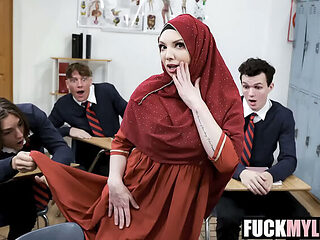 Hijabi MILF Kiki Daire Takes Three Cocks at Once with R...