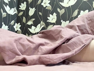 CreamyJuvia&#039;s Solo Masturbation: Amateur Russian S...