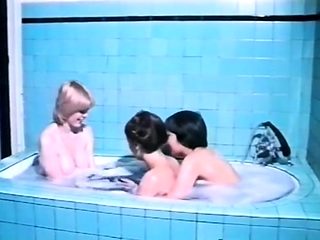 Trois Lyceennes a Paris. Classic porn movie by Mike Hunter