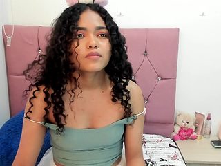 Solo brunette with hot ass fingering her cunt - Vanesa ...