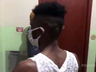 Vizinho dotado comendo o cu de dois amigos gulosos - Pi...