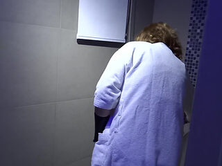 After fucking my lover in the motel, I'm going to pee