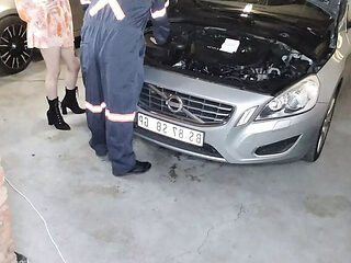 Amateur Housewife Fucked In Car For Cash - Homemade Bru...