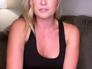 Hot amateur blonde pregnant toying her pussy solo