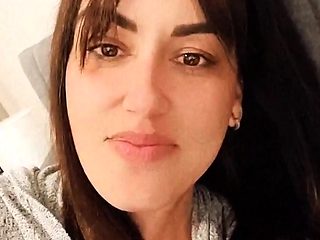 Amateur webcam babe showing her sexual goods