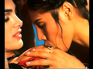 Italian Threesome Porn with Venere Bianca &amp; Su Ann ...