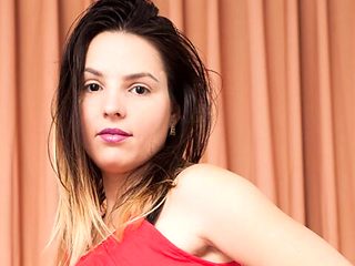 Talia&#039;s curvy scene