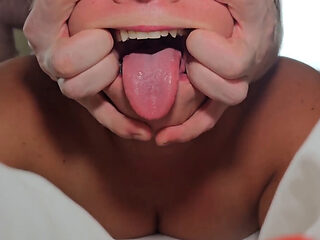 Blonde girl is moaning and orgasming in a sexy video